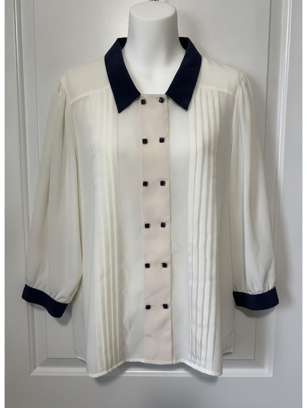 Claus Woman Vintage 80’s Secretary Button Down Ivory and Navy Blouse Size 16W